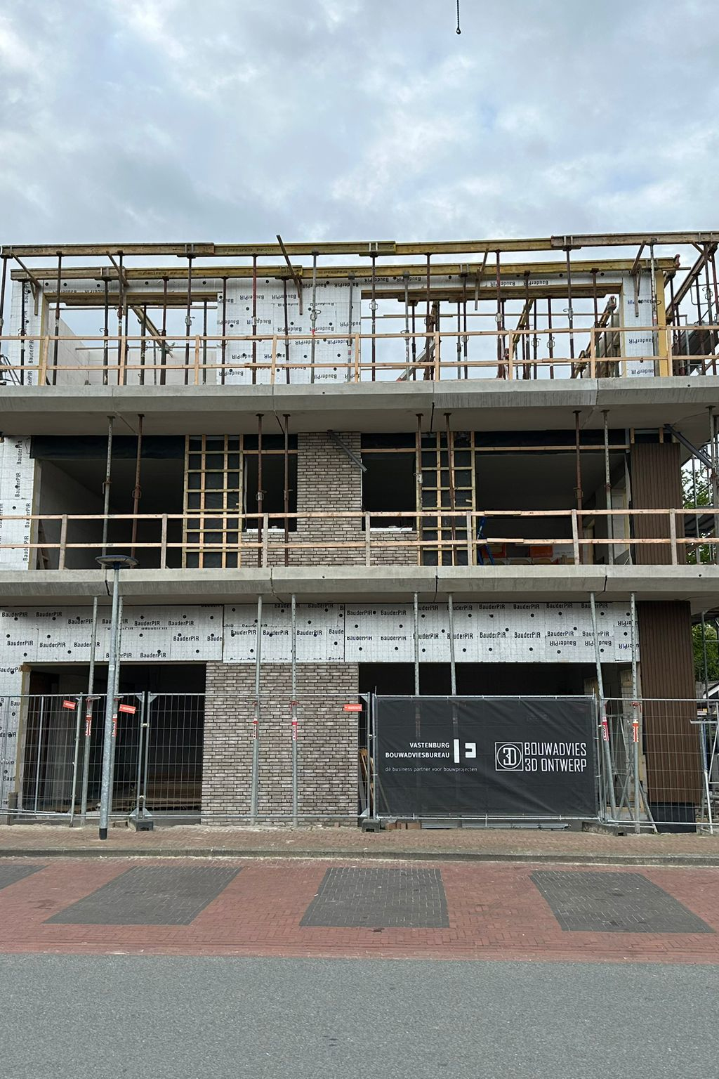 Realisatie nieuw luxe woon- winkelcomplex in Marum